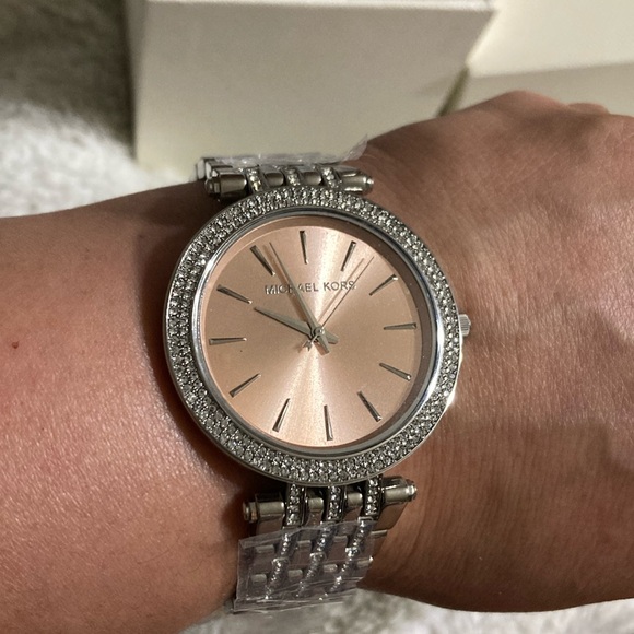 Reduced! NWT Authentic Michael Kors Watch - Picture 13 of 13